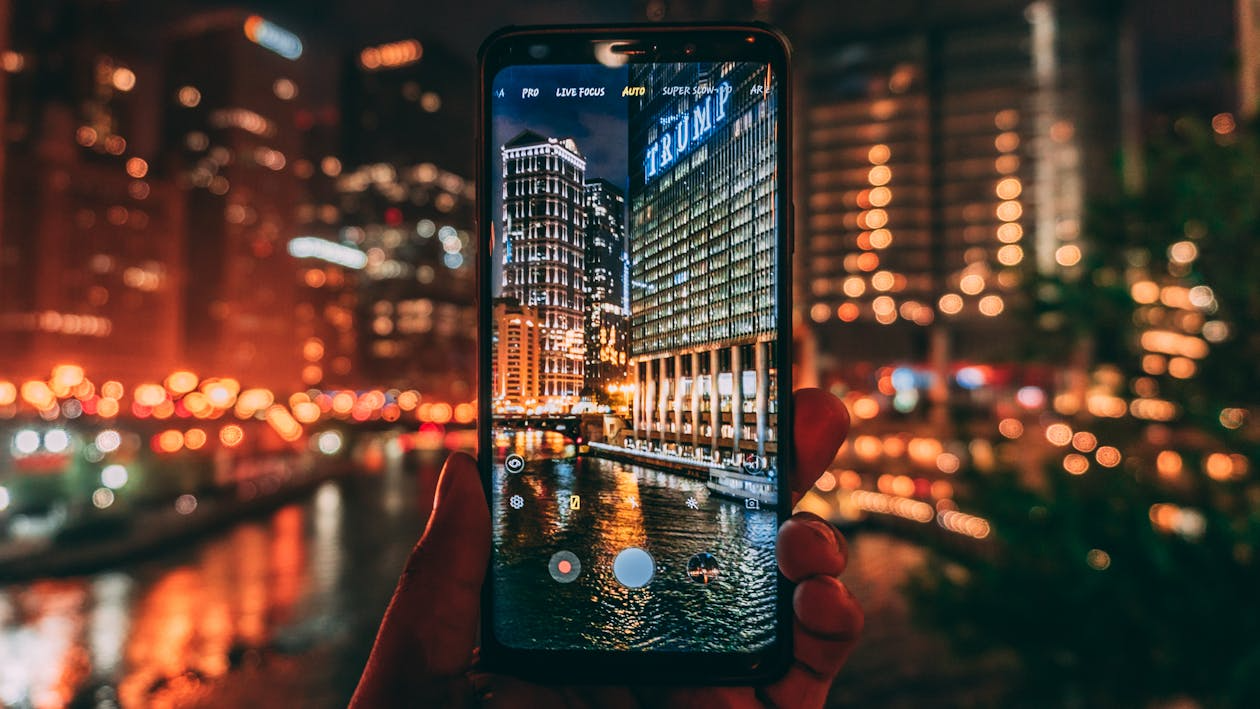Mobilní telefon měřitelně mění činnost mozku