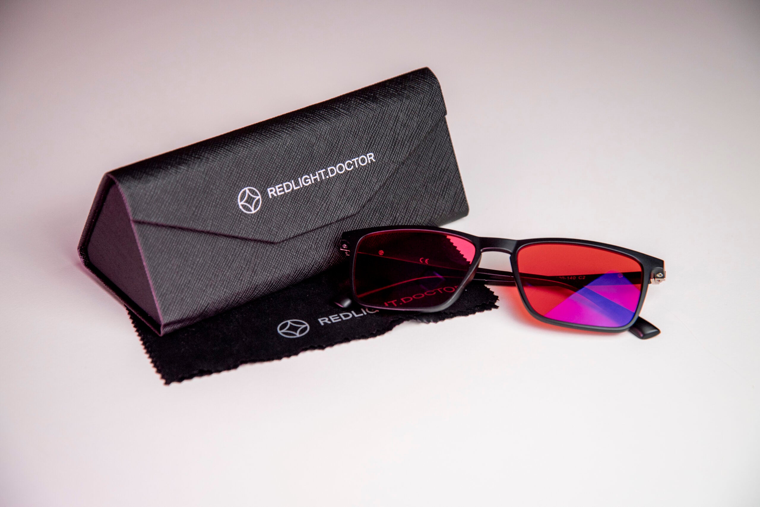 Redlight.doctor red glasses blocking 100% of blue light