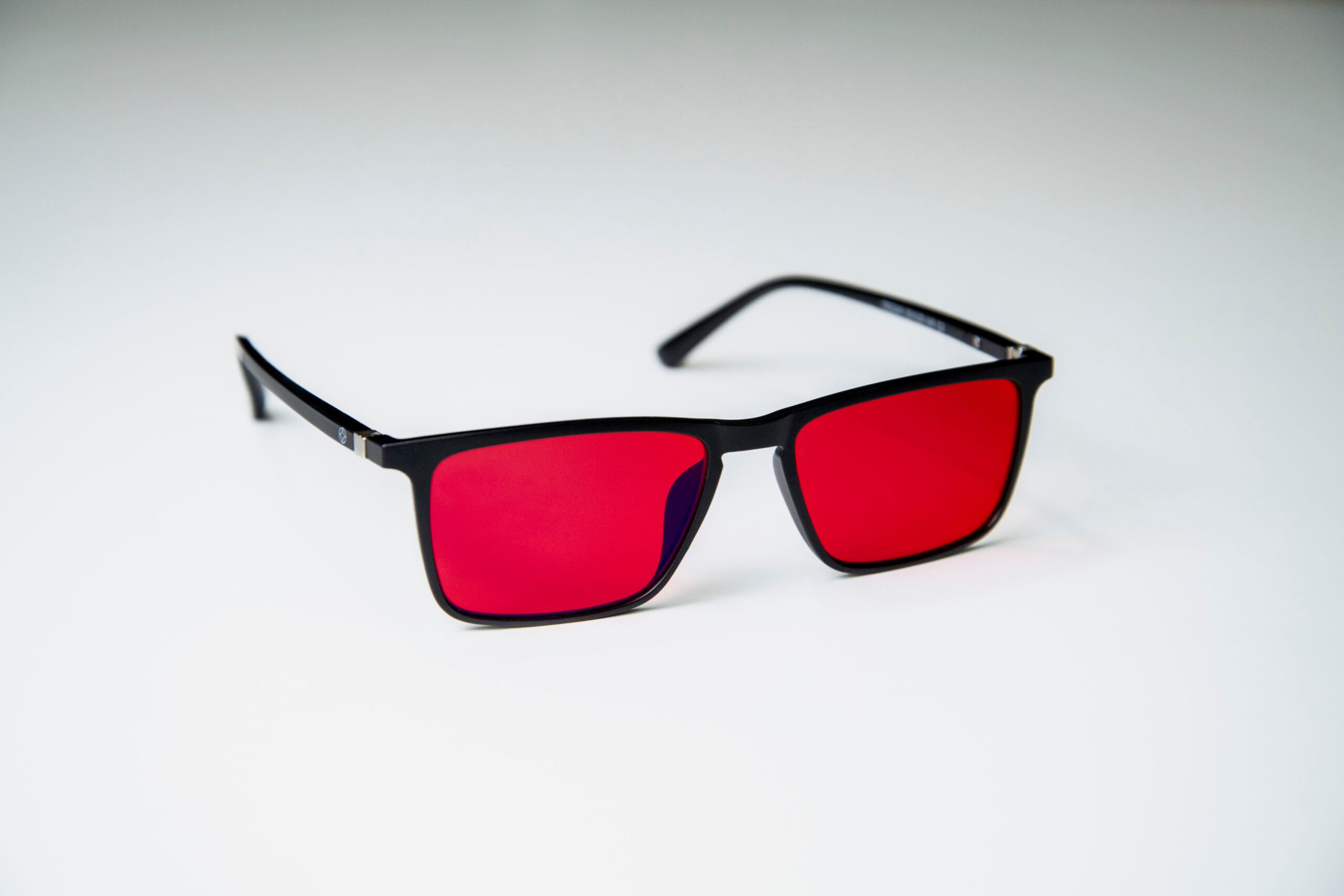 Redlight.doctor red glasses blocking 100% of blue light